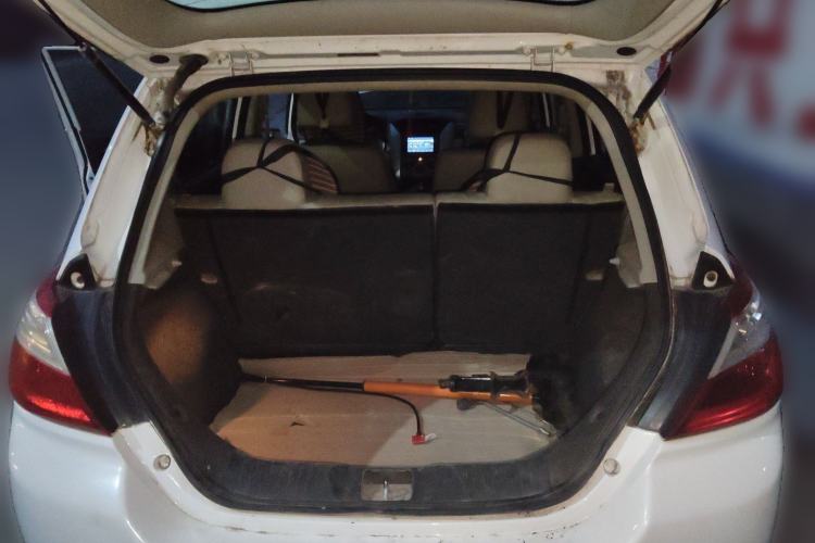 Used Venucia R50 2013 1.6L Manual Luxury Edition Trunk