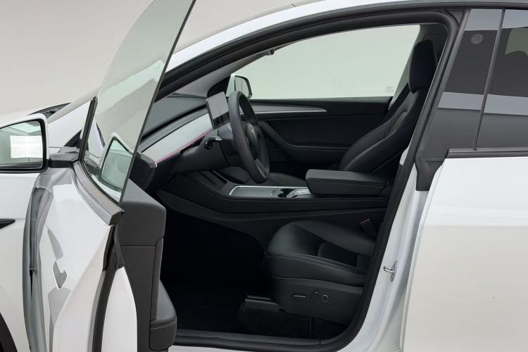 Used Tesla Model Y 2023 Long-Range All-Wheel-Drive Version
