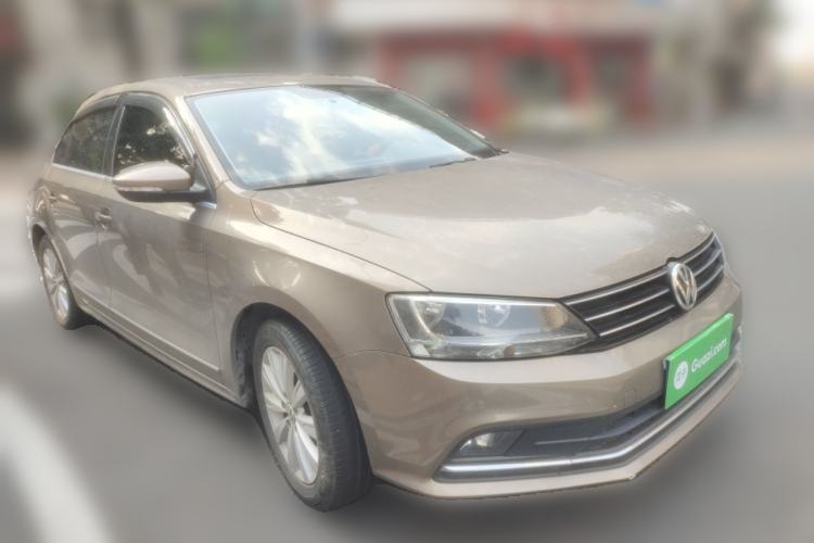 Used Volkswagen Sagitar 2015 230TSI Manual Comfort Version Front Right 45 Deg