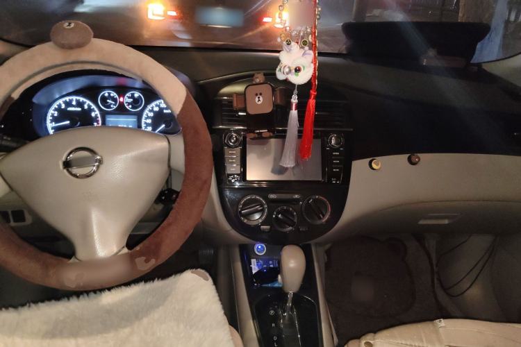 Used Nissan Tiida 2011 1.6L CVT Luxury Edition Center Console