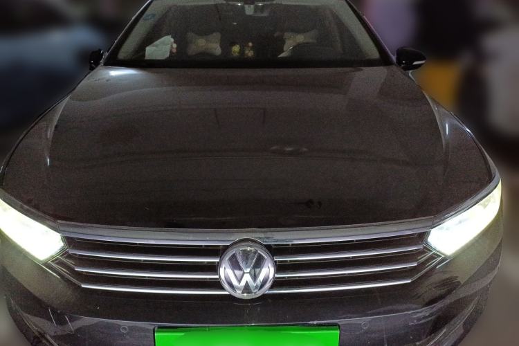 Used Volkswagen Magotan 2017 330TSI DSG Luxury Model Front