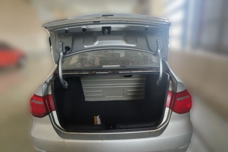 Used Volkswagen Jetta 2015 Zhuihui Edition 1.4L Manual Fashion Model Trunk