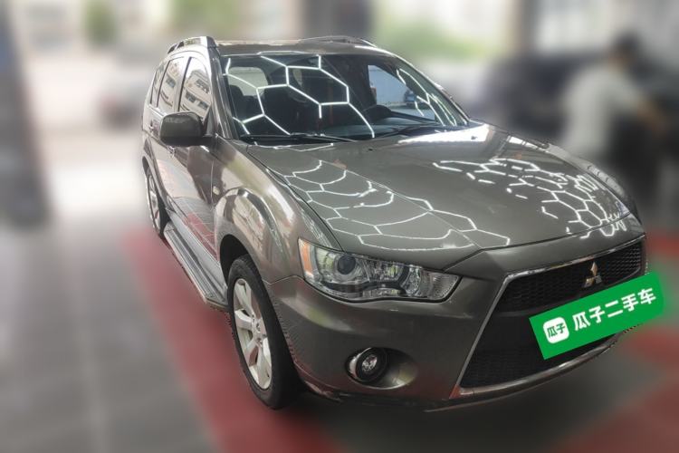 Used Mitsubishi Outlander 2011 Kicks 2.4 Fashion Edition
