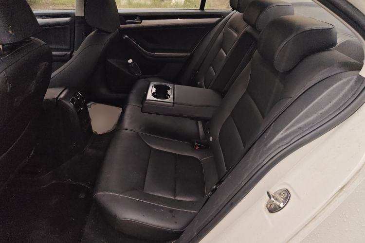 Used Volkswagen Sagitar 2018 1.6L Automatic Comfort Model Interior 4