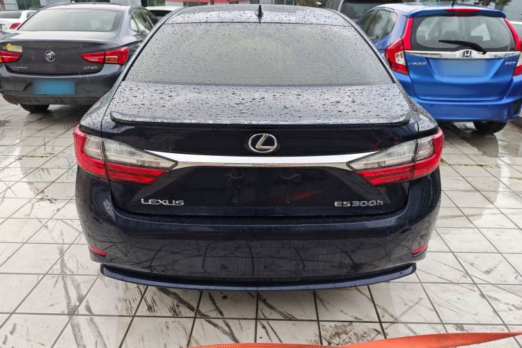 Used Lexus ES 2015 300h Comfort Edition
