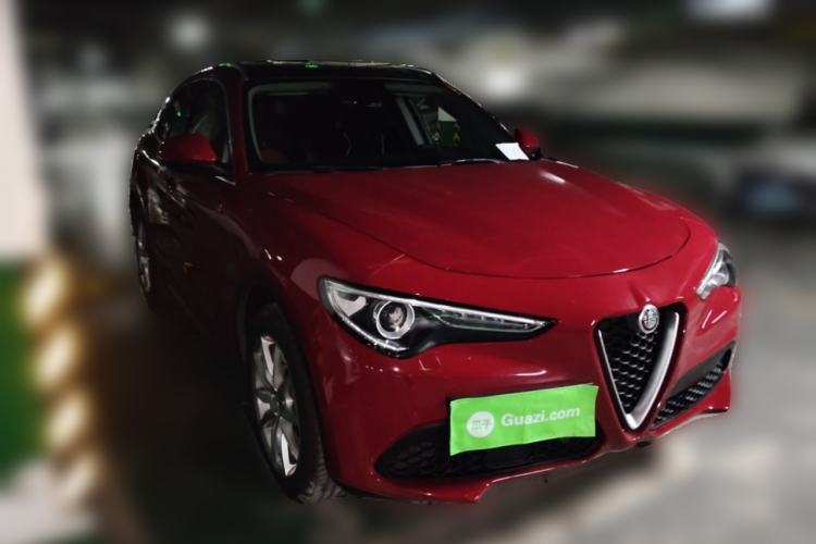 Used Alfa Romeo Stelvio 2017 2.0T 280HP Luxury Edition Front Right 45 Deg