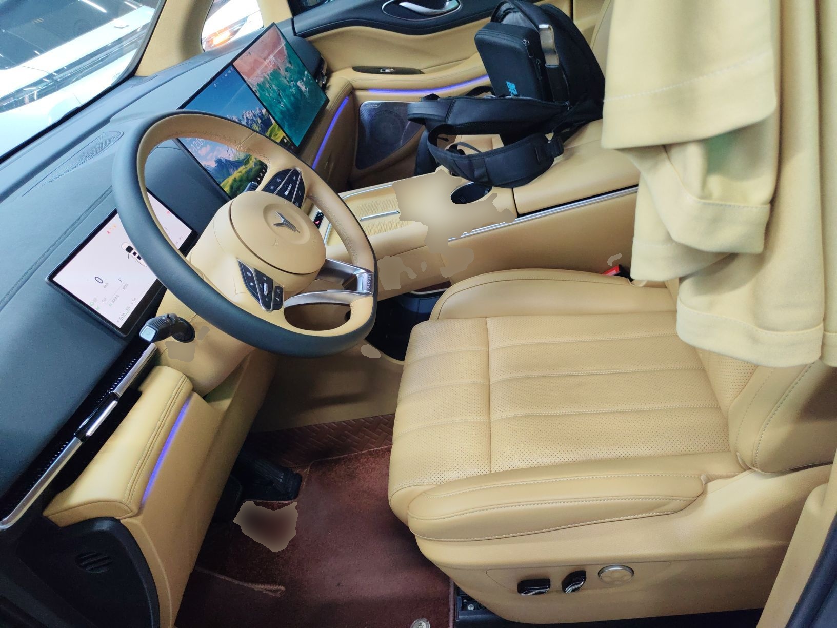 Переднее сиденье в автомобиле