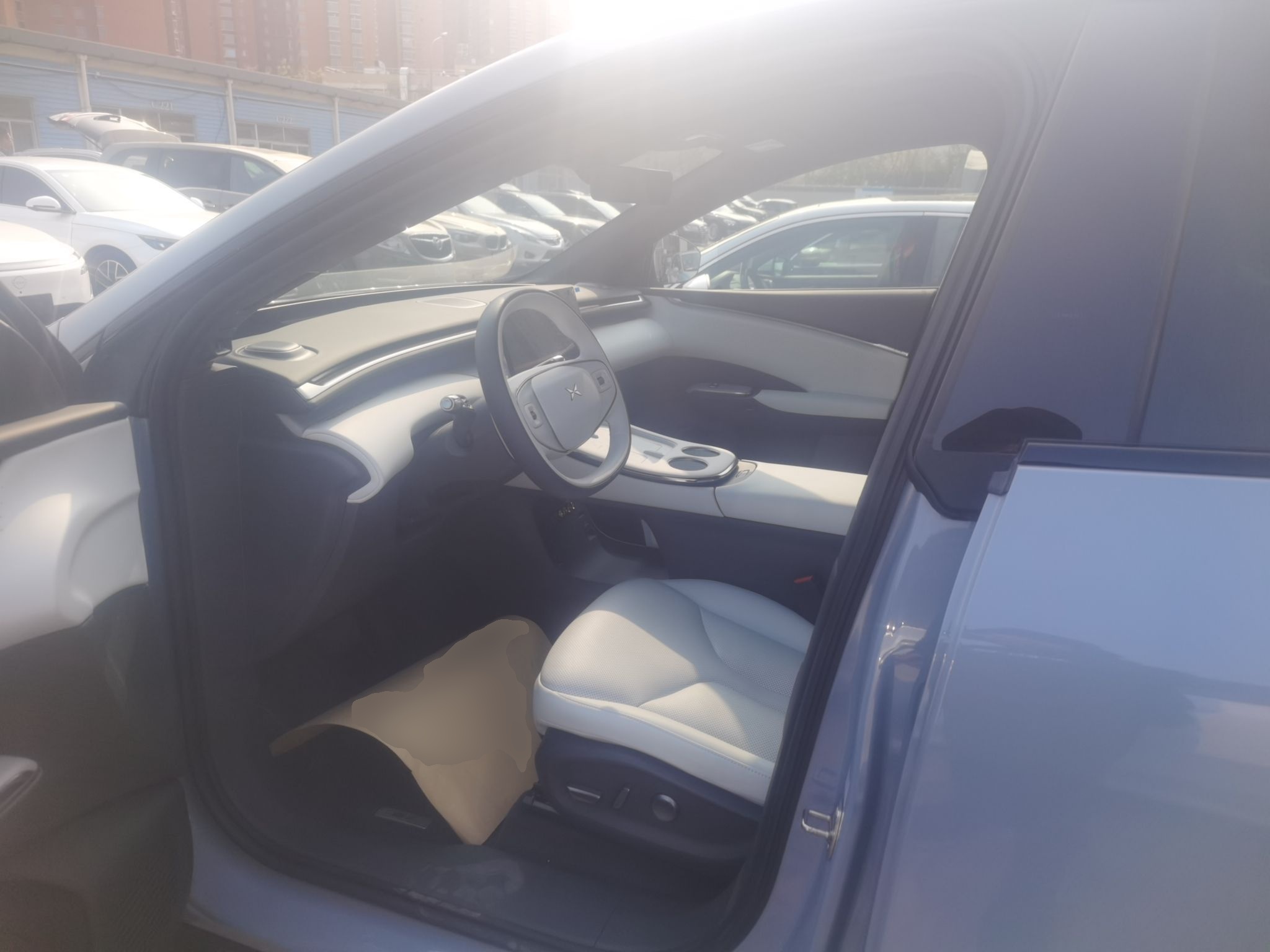 Переднее сиденье в автомобиле