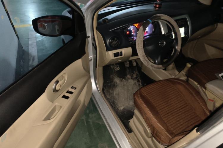 Used Nissan Livina 2013 1.6XE Manual Comfort Edition Driver Seat