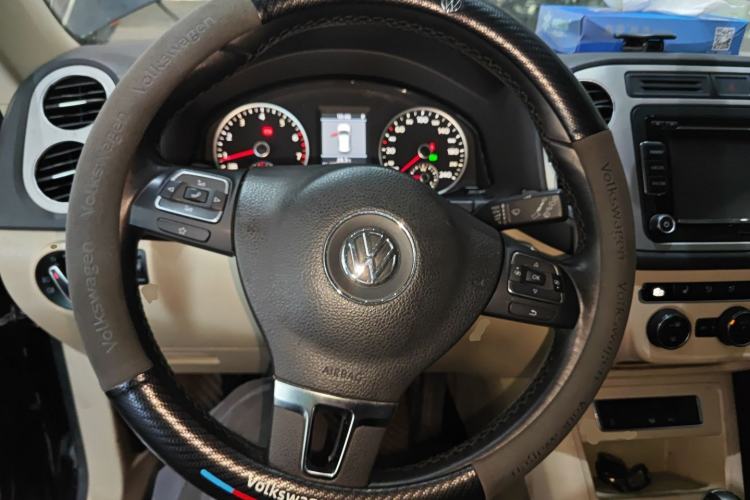 Used Volkswagen Tiguan 2013 2.0 TSI Automatic All-Wheel-Drive Flagship Edition Steering Wheel