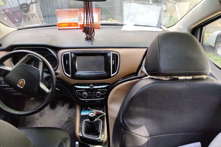 Used Jinbei F50 2017 1.6L Manual Luxury Model Center Console