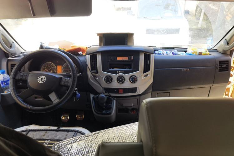 Used Dongfeng Yufeng 2018 2.5T Logistics Vehicle A100 Long Wheelbase Mid-Roof 5-9 Seater China V Emission Standard ZD25