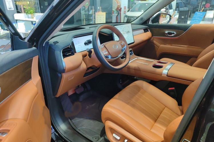 Used GAC Trumpchi S9 2025 Model Qiankun Max 6-Seater Interior 1