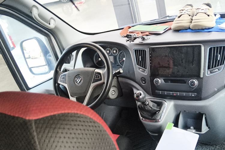 Used Foton Toano 2023 Joy Elephant Multi-Function 2.0T Manual Long-Wheelbase Mid-Roof Model with Single Rear Tire Available in 5/6/7/9-Seater Configurations Steering Wheel