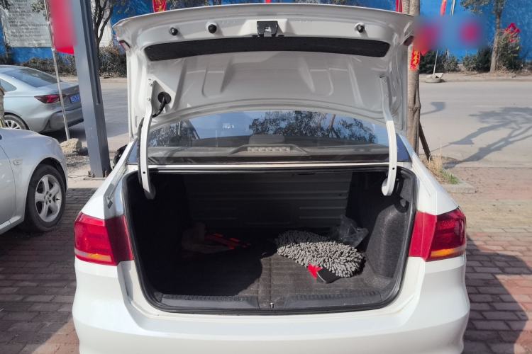 Used Volkswagen Santana 2015 1.6L Manual Fashion Edition Trunk