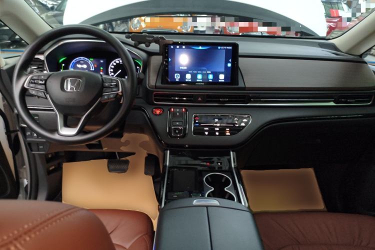 Used Honda Odyssey 2024 2.0L eHEV Sharp & Enjoy Edition Center Console