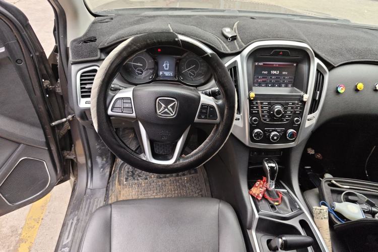 Used JMC Yusheng S350 2013 2.4T Automatic 2WD Diesel Ultra-Luxury 7-Seater Steering Wheel