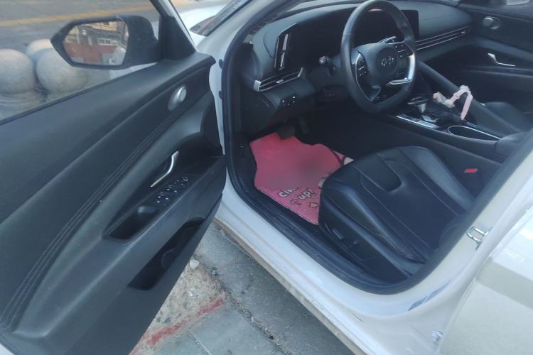 Used Hyundai Elantra 2021 1.5L CVT LUX Prestige Edition Driver Seat