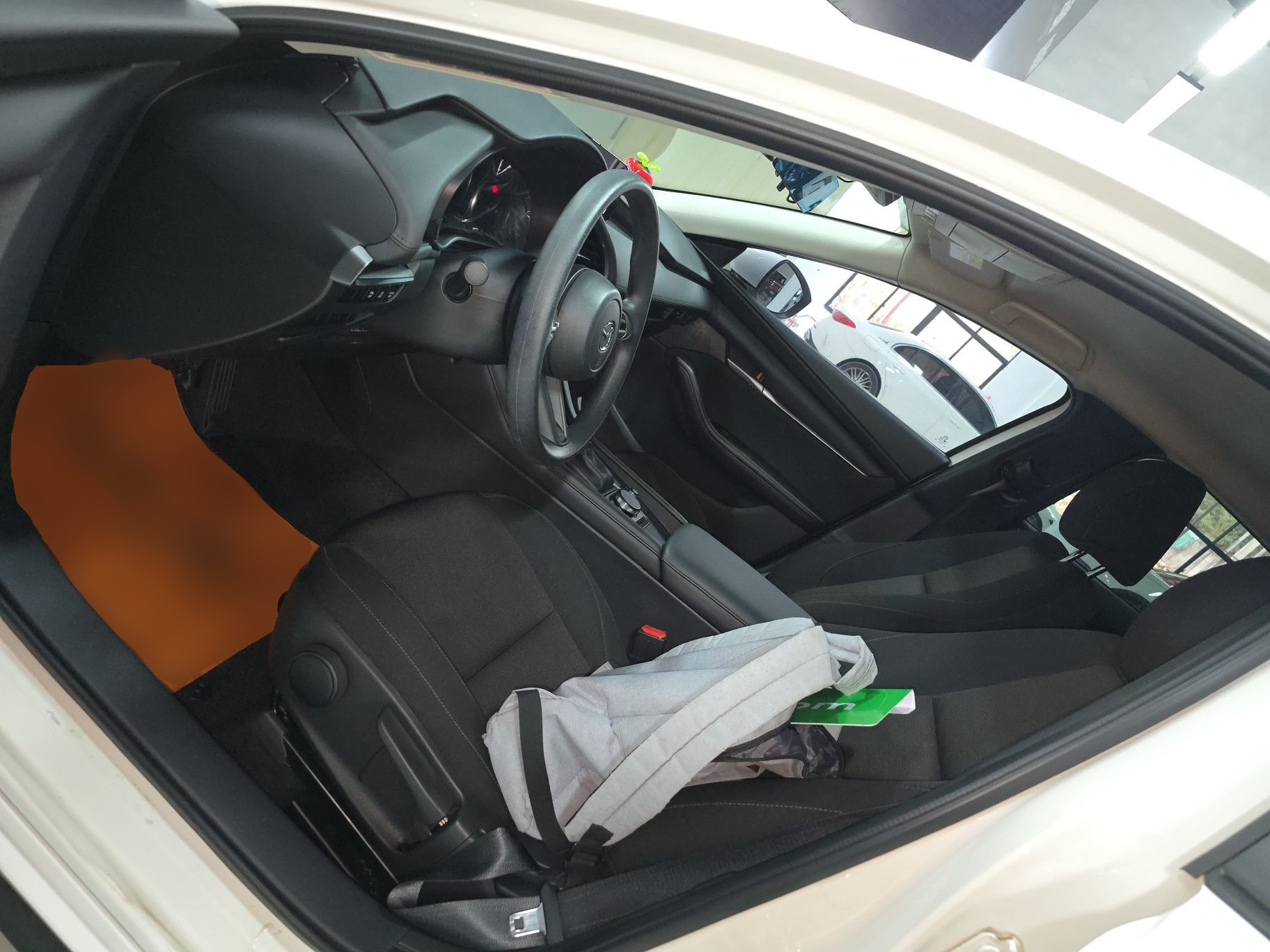 Переднее сиденье в автомобиле