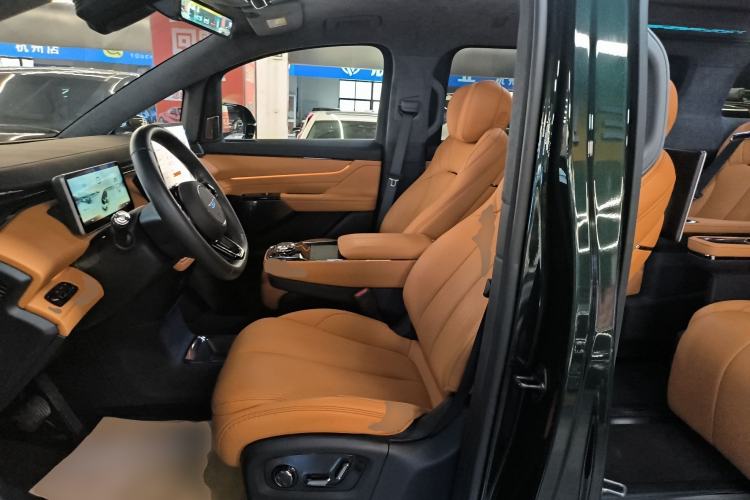 Used Geely Galaxy LEVC L380 2024 140-Degree 6-Seater All-Wheel-Drive Ultra Left Front Seat