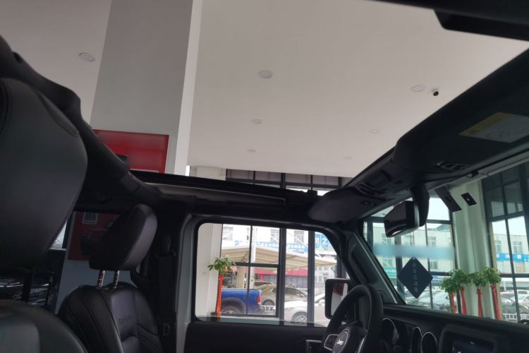 Used Jeep Wrangler 2019 2.0T Sahara Four-Door Electric Convertible China VI Emission Standard Headliner