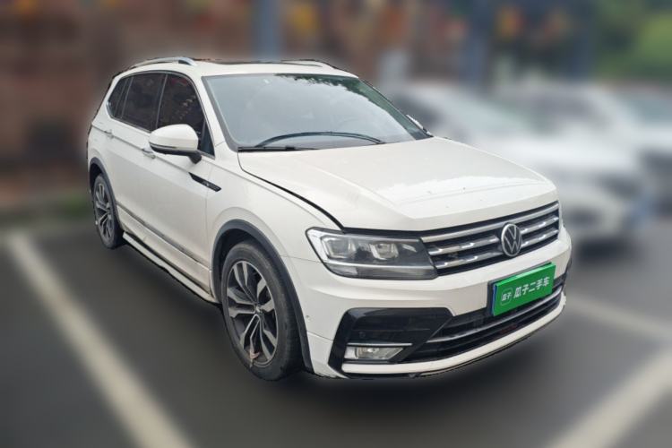 Used Volkswagen Tiguan L 2021 330TSI Automatic Two-Wheel Drive R-Line Enhanced Edition Front Right 45 Deg