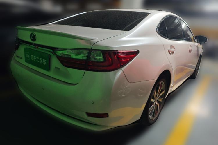 Used Lexus ES 2017 300h Mark Levinson Comfort Edition
