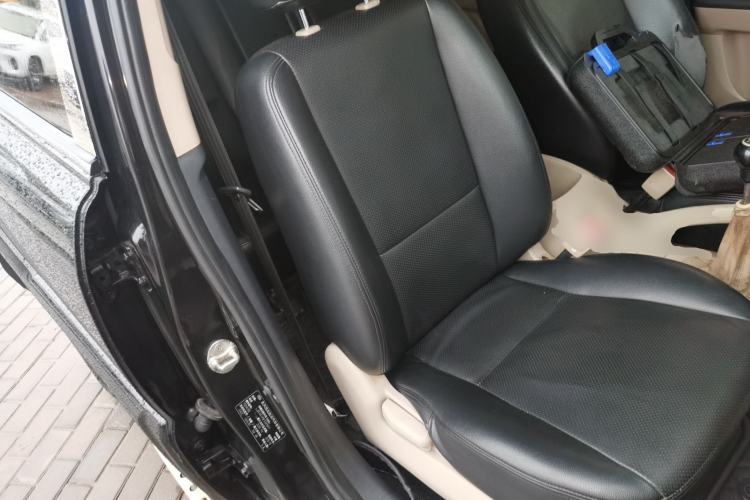 Used Kia Sportage 2013 2.0L Manual Two-Wheel Drive GL Trim Right Front Seat