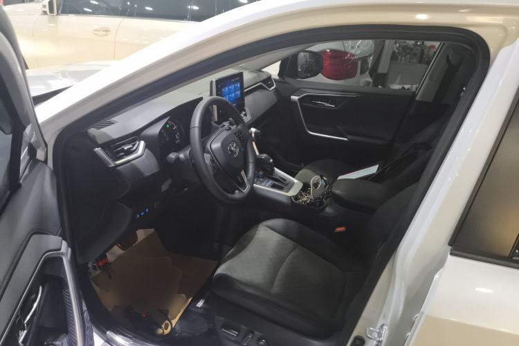 Used Toyota RAV4 2022 2.0L CVT 4x4 Style Plus Edition Driver Seat