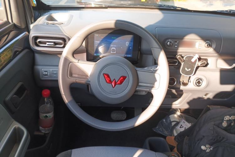 Used Wuling Zhiguang New Energy 2025 Model 305km Ambitious Edition Steering Wheel