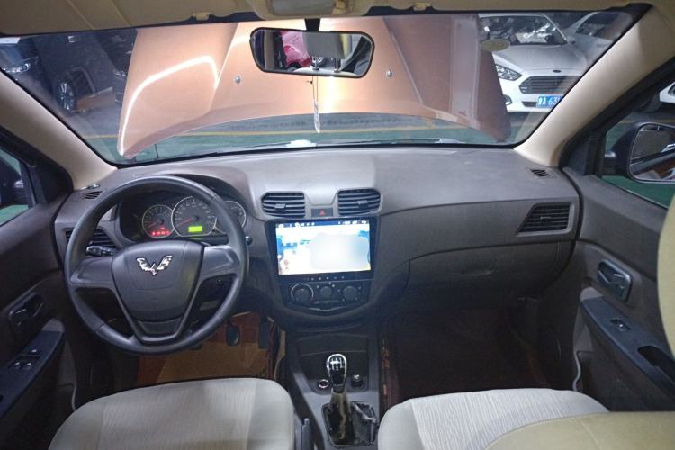Used Wuling Hongguang 2015 1.5L S Base Model China IV Center Console