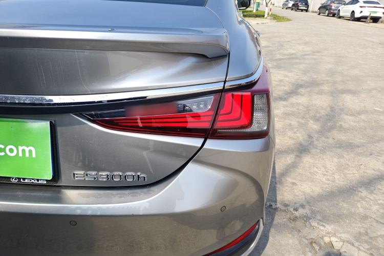 Used Lexus ES 2022 300h Excellence Edition
