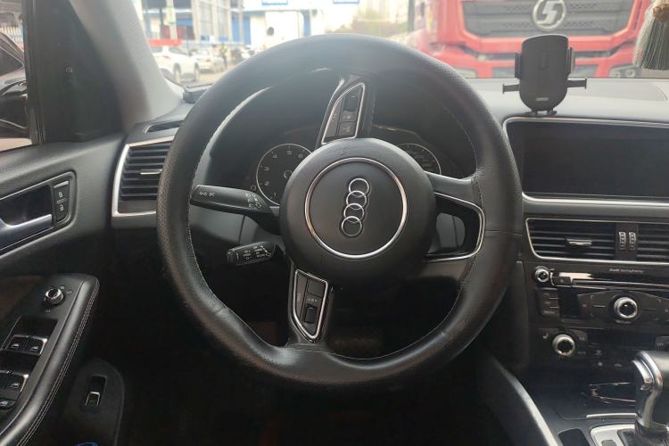 Used Audi Q5 2017 Plus 40 TFSI Technology Model