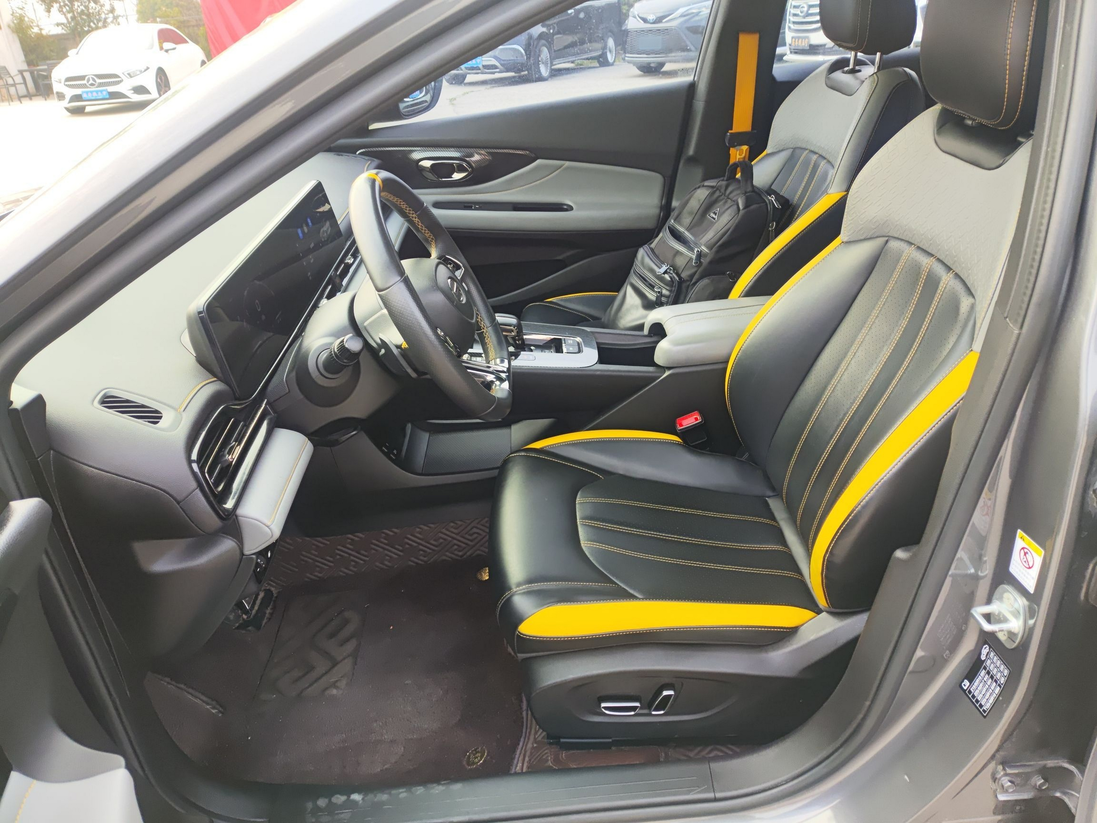 Переднее сиденье в автомобиле