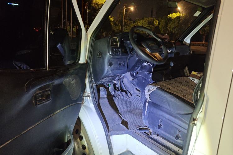 Used JMC Transit 2021 2.8T Space King Standard Version Long Wheelbase Mid-Height Roof Rear Dual Tires – Step 6-Seater Diesel China VI Emission Standard JX493
