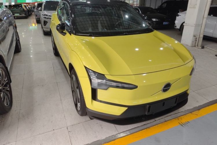 Used Volvo EX30 2025 Rear-Drive Long-Range Version Ultra Exterior 1