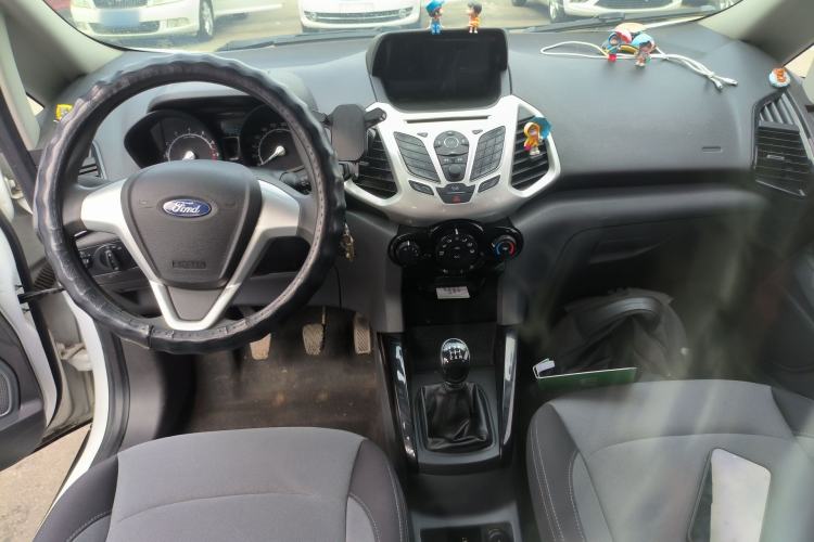 Used Ford EcoSport 2017 1.5L Manual Fashion Model Center Console