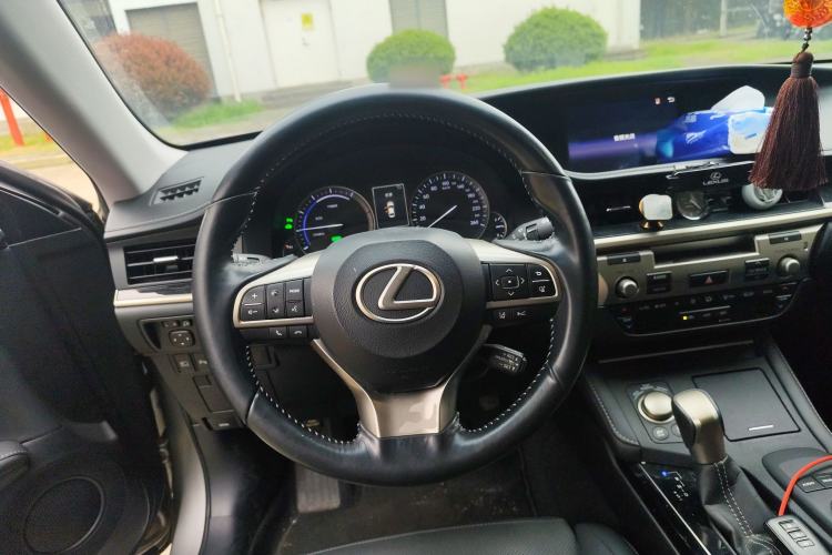 Used Lexus ES 2017 300h Mark Levinson Comfort Edition