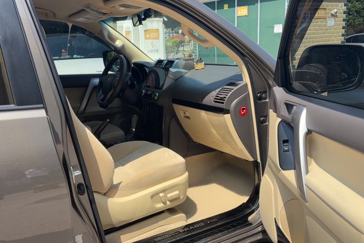 Used Toyota Prado  Interior 7