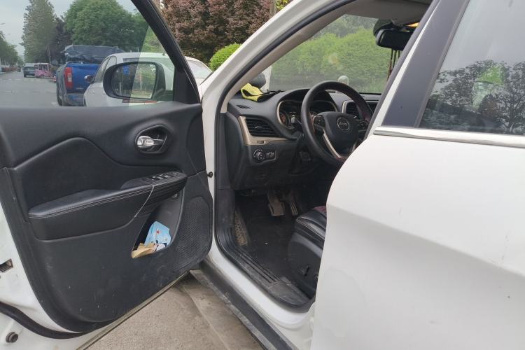 Used Jeep Cherokee 2016 2.0L Superior Edition