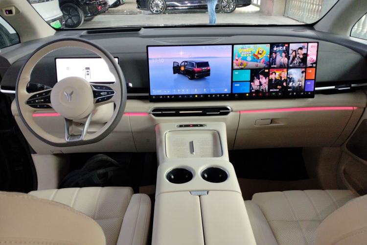 Used VOYAH Dream 2025 EV Four-Wheel Drive Flagship Kunpeng Edition