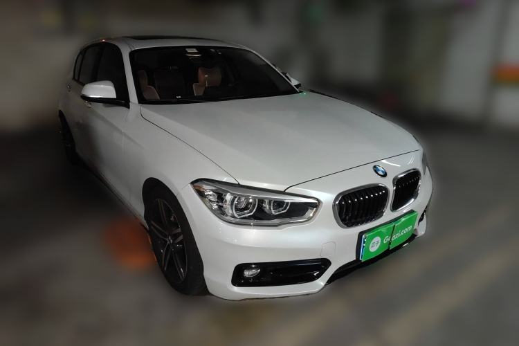 Used BMW 1 Series 2018 118i Sport Design Package Front Right 45 Deg