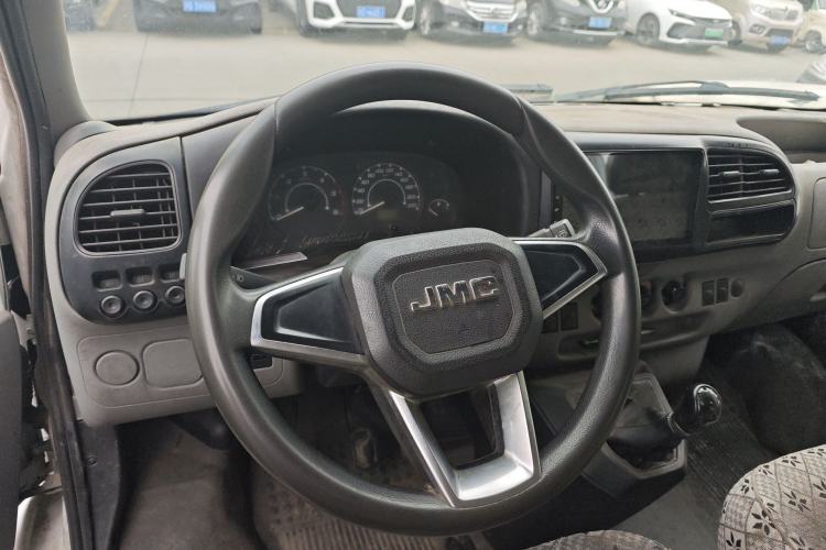 Used JMC Transit 2019 2.8T Commercial Version Short Wheelbase Mid-Roof 3-Seater China VI Standard JX493