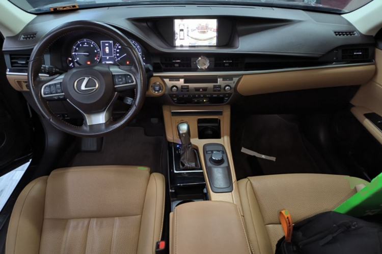 Used Lexus ES 2015 200 Elite Edition Center Console