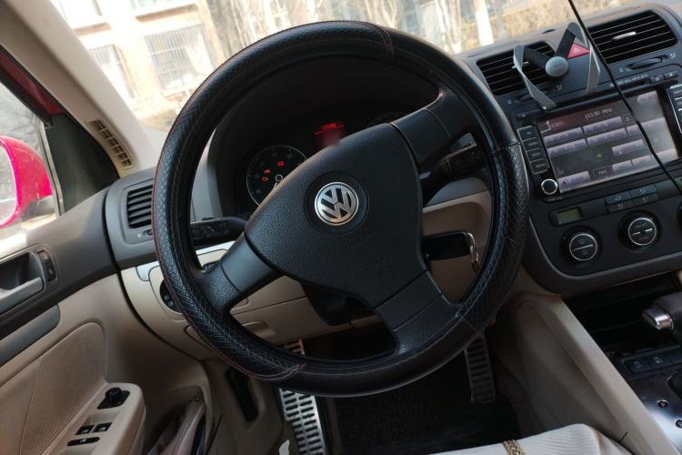 Used Volkswagen Sagitar 2010 1.4 TSI Automatic Tech Edition Steering Wheel