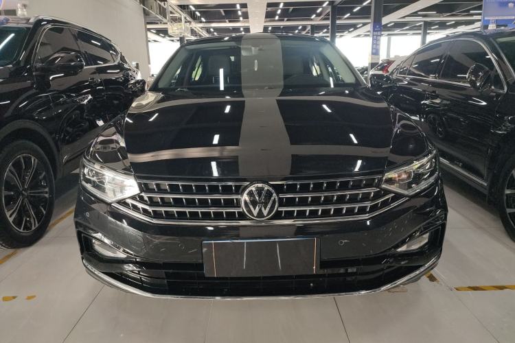 Used Volkswagen Magotan 2023 2 Million Units Limited Edition 330TSI DSG Leading Version
