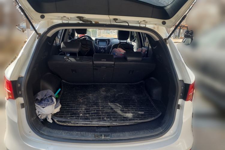 Used Hyundai Santa Fe 2015 2.0T Automatic Two-Wheel Drive Smart Version 5 Seats