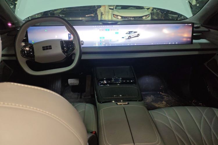 Used Geely Galaxy E8 2025 700 km Long-Range Intelligent Driving Version Center Console