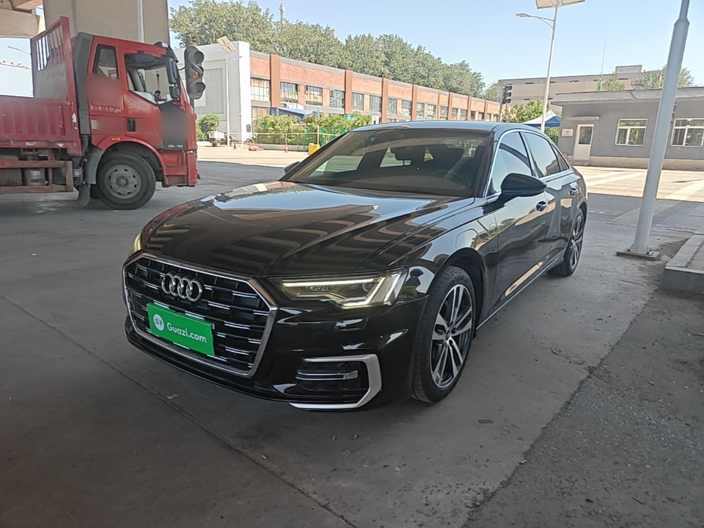 Под передней частью автомобиля