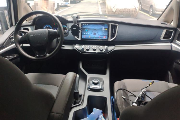 Used FORTHING Lingzhi M5 2022 Standard Version Base Model 7 Seats
